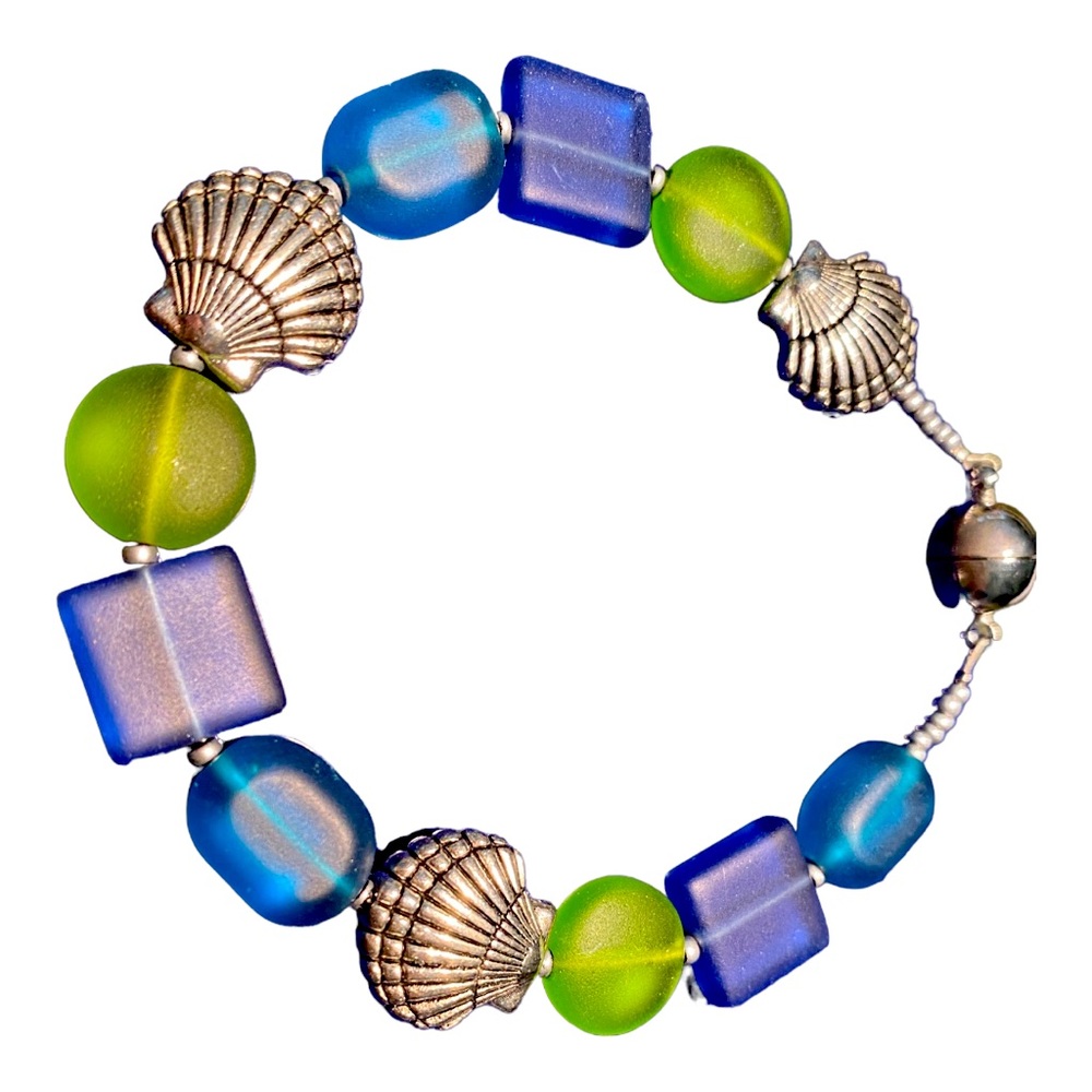 New Silver scallop shells & sea glass bracelet with easy magnetic clasp